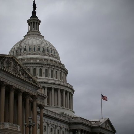 Senado de EEUU retoma negociaciones sobre deuda tras fracaso en Cámara