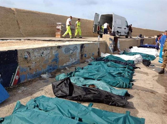 Más de un centenar de inmigrantes fallecen al intentar alcanzar la isla italiana de Lampedusa