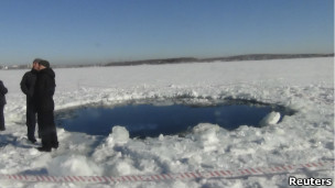 Recuperan «meteorito» que cayó en lago ruso