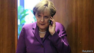 Merkel llamó a Obama para reclamar por presunto espionaje a su teléfono