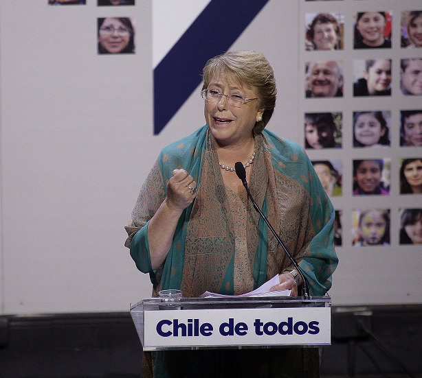 Programa de Bachelet mantiene indefinición por matrimonio igualitario y le hace guiño al PC por negociación colectiva