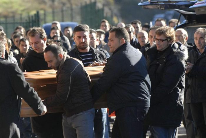Llanto y dolor en funeral de seis mineros fallecidos en España