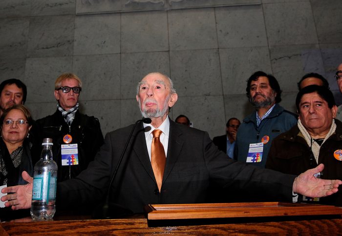 Ruiz-Esquide (DC) pide que se aclare rol de Piñera y “todo el aparataje del Estado” en el caso Cascadas