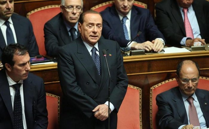 Letta sigue adelante mientras interrogantes se ciernen sobre Berlusconi