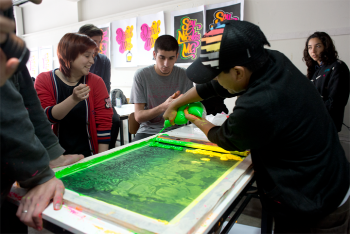 Elliot Tupac en taller con alumnos de la Escuela de Diseño de la UDP Foto: Javier Liaño