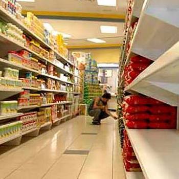 Venezuela prepara un plan para importar alimentos de forma masiva