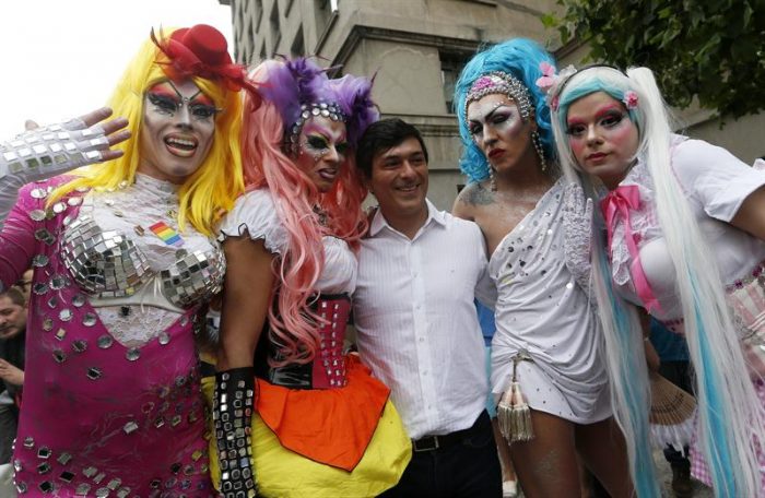 Siete de los nueve presidenciales asistieron al «Gay Parade» para exigir matrimonio homosexual