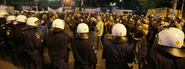 Fuerzas antidisturbios irrumpen en sede de televisión griega ERT ocupada