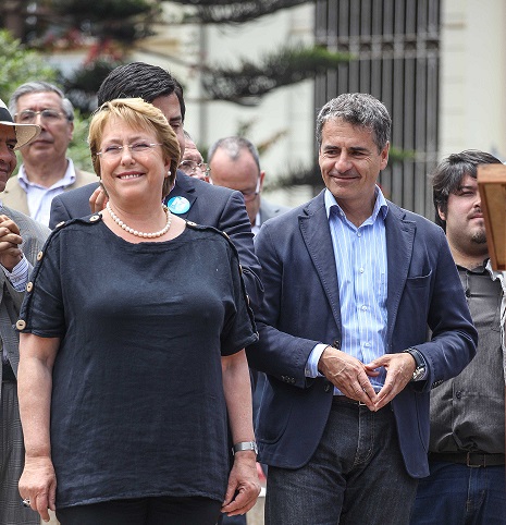 Bachelet realiza acto con Andrés Velasco y pide «esfuerzo para ganar en primera vuelta»