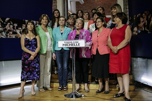 Bachelet defiende creación de Ministerio de la Mujer incluido en su programa de gobierno