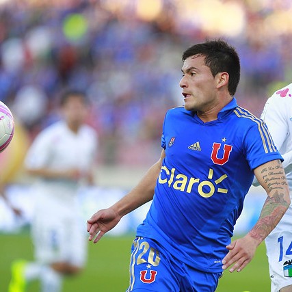 Charles Aránguiz se perderá choque de la «U» ante Huachipato por lesión en la ‘Roja’