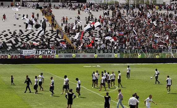 Colo Colo tuvo última práctica con 2 mil hinchas y confirmó baja de Emilio Hernández