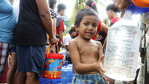El mundo se moviliza para ayudar a Filipinas tras paso de supertifón Haiyán