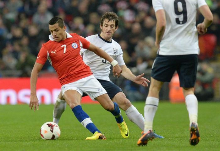 Alexis Sánchez emula a Salas y anota los goles del triunfo 2-0 de Chile sobre Inglaterra