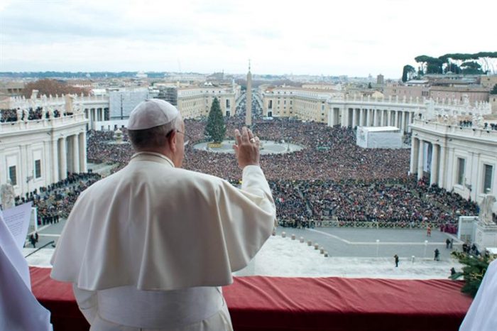 El Papa dedicó su mensaje de Navidad a pedir la paz en todo el mundo “sin fachada”