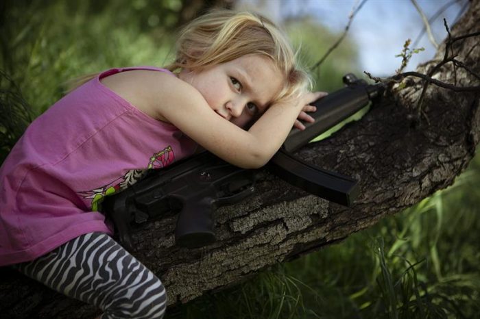 Un fotógrafo de Newtown arma a niños por una buena causa
