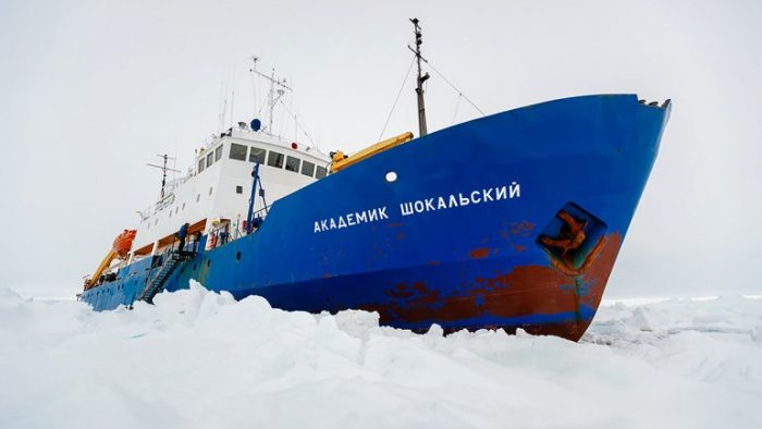 Mal tiempo impide rescate del barco atrapado en la Antártida