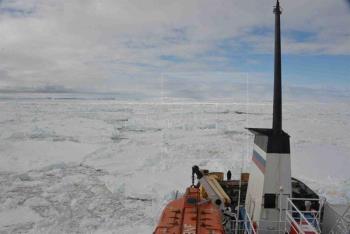 Cómo se vive la espera en el barco ruso atrapado en la Antártica
