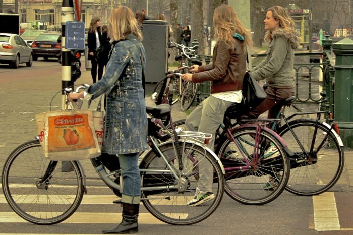 Estudio UDD: En Santiago los hombres usan más la bici que las mujeres