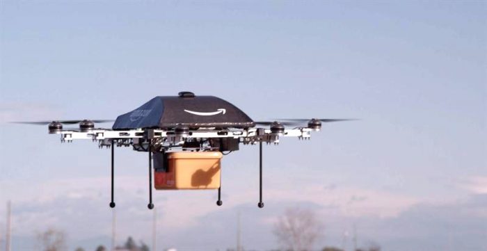 Revuelo causa plan de Amazon para repartir paquetes con uso de «drones»