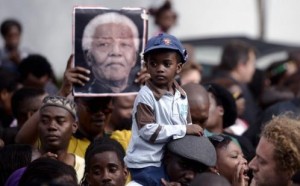 La capilla ardiente de Mandela abre por último día en Pretoria