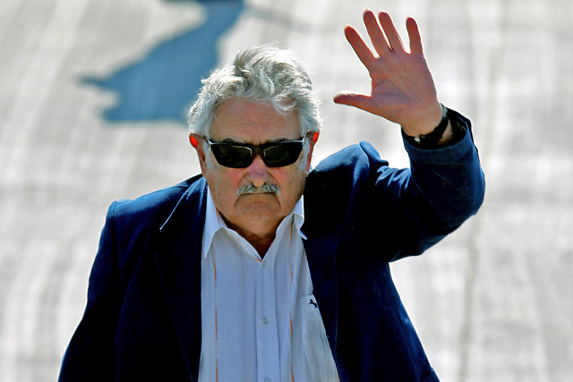 Mujica ofrece un puerto para países sin salida al mar como Bolivia y Paraguay