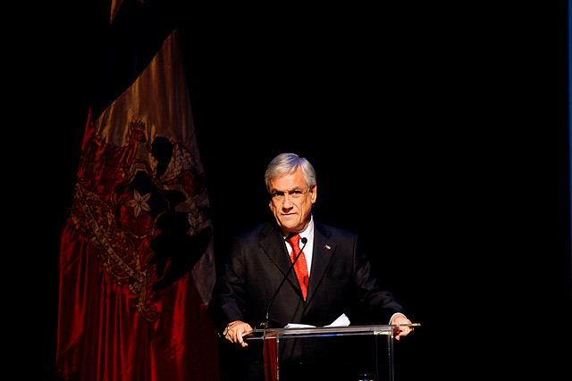 Piñera fue abucheado durante entrega de informe del INDH donde aprovechó de criticar a Bachelet