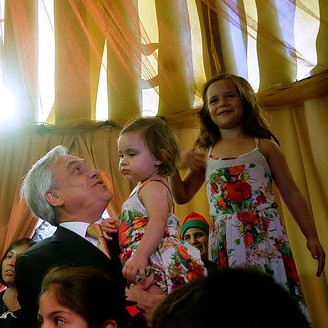 Jojojo: Piñera hace llamado navideño a los papás a tener más hijos