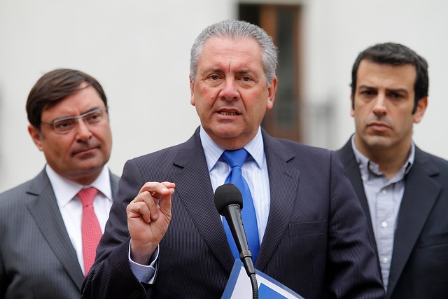 Alcalde Sabat dice que se arrepiente «profundamente» de haber votado por Piñera