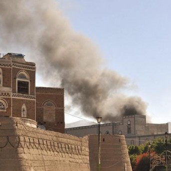 Yemen: al menos 20 muertos y 30 heridos en atentado en Ministerio de Defensa