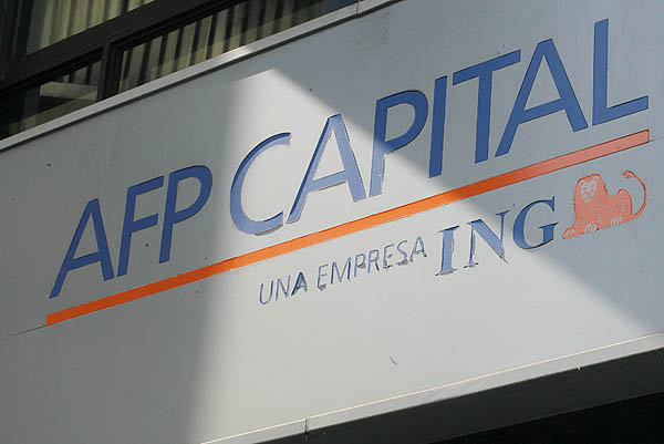 La zigzagueante  y confusa estrategia de AFP Capital con las acciones de La Polar