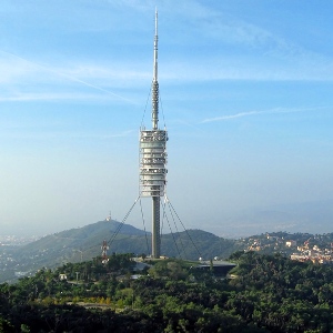 Gobierno revisa proyectos que compiten por torre-antena en Cerro San Cristóbal