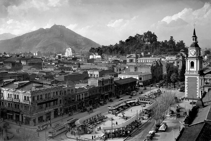 Exposición fotográfica muestra la Alameda de Santiago hace 60 años