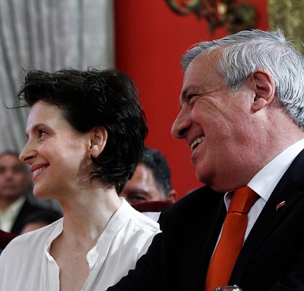 «Red carpet» en La Moneda: ministros se convirtieron en «groupies» durante visita de Antonio Banderas y Juliette Binoche