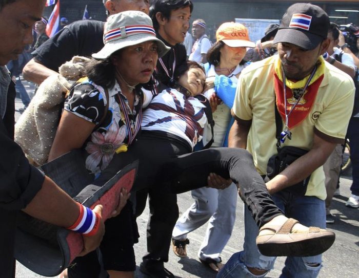 Al menos 31 heridos al estallar una granada contra manifestantes en Tailandia