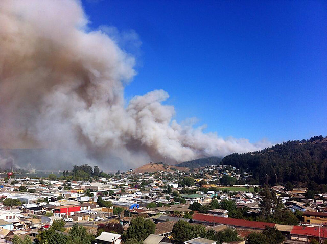 Incendios obligan al gobierno a decretar alerta sanitaria en RM, Valparaíso, del Maule y La Araucanía