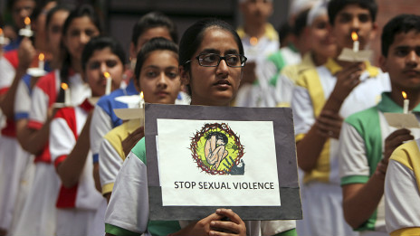 Estupor por mujer condenada a violación grupal en India