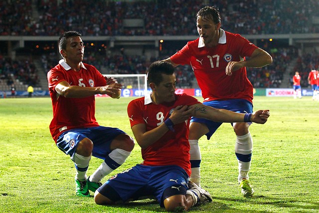 Chile goleó a discreta Costa Rica con varios nombres para considerar
