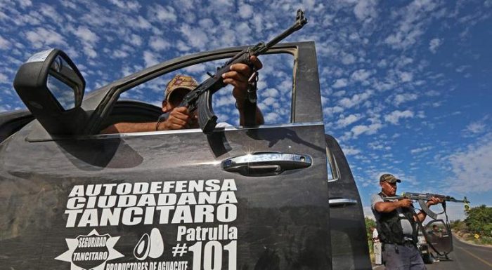 México: Choque entre Ejército y autodefensas habría dejado 12 muertos en Michoacán