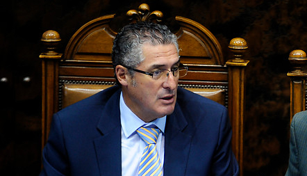 Pizarro anuncia sesión extraordinaria del Senado para analizar fallo de La Haya
