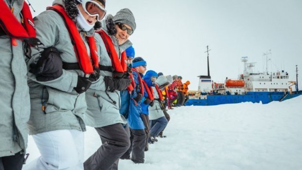 Comienza evacuación del barco ruso atrapado en hielo antártico