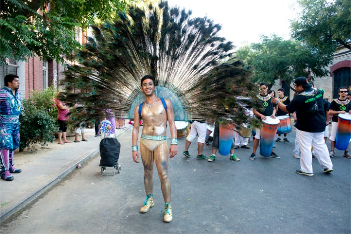 La multiculturalidad plasmó su colorido en carnaval de barrio Yungay