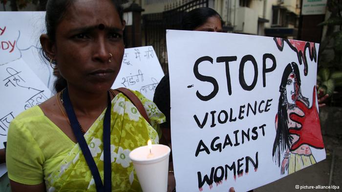 Joven hindú es violada por 13 hombres tras no poder pagar multa por mantener romance ilícito