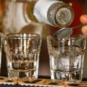 Vodka, el culpable de la alta mortalidad de hombres en Rusia