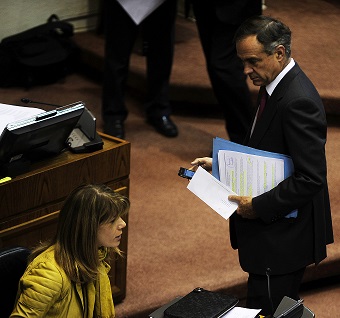 Walker critica idea de sacar a parlamentarios para colocarlos en el gabinete