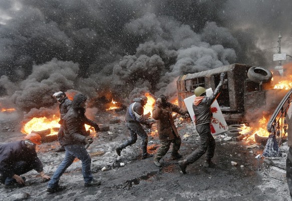 Escala crisis en Ucrania: al menos 25 muertos en protestas y gobierno declara duelo nacional