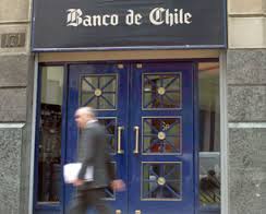 Sernac interpone demanda colectiva contra Banco de Chile por supuestas cláusulas abusivas