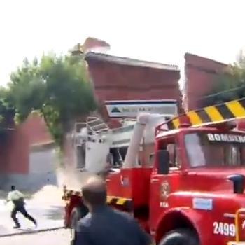 Video: Momento en que se produjo derrumbe que costó la vida de nueve bomberos en un incendio en Buenos Aires