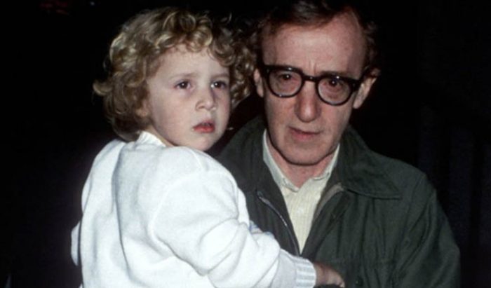 Woody Allen tacha de falsas y vergonzosas las acusaciones de su hija adoptiva