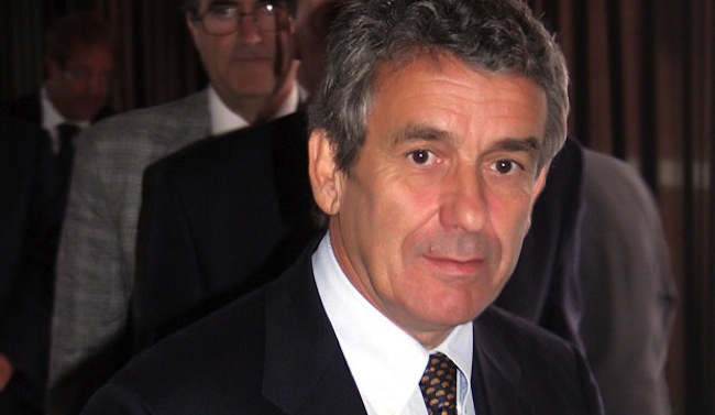 Todos contra Coloma: León Vial lanza dura artillería por cargos en caso Cascadas